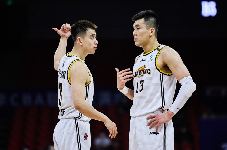 开云下载-后场双核有一个非要走？杨鸣：我尽量把他往回拉 但决定权不在我