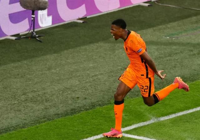 开云中国-【人物】曾被嘲笑的小岛国脚 最令人惊叹的荷兰红星